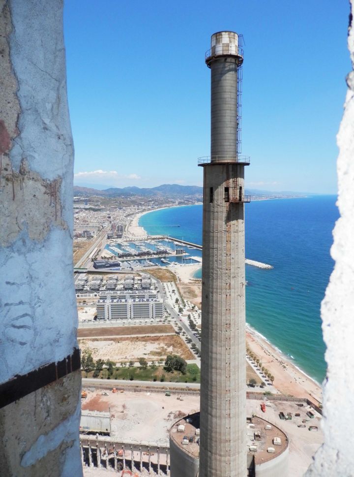 Cabinas colgantes para deconstrucción de conducto metálico en chimenea