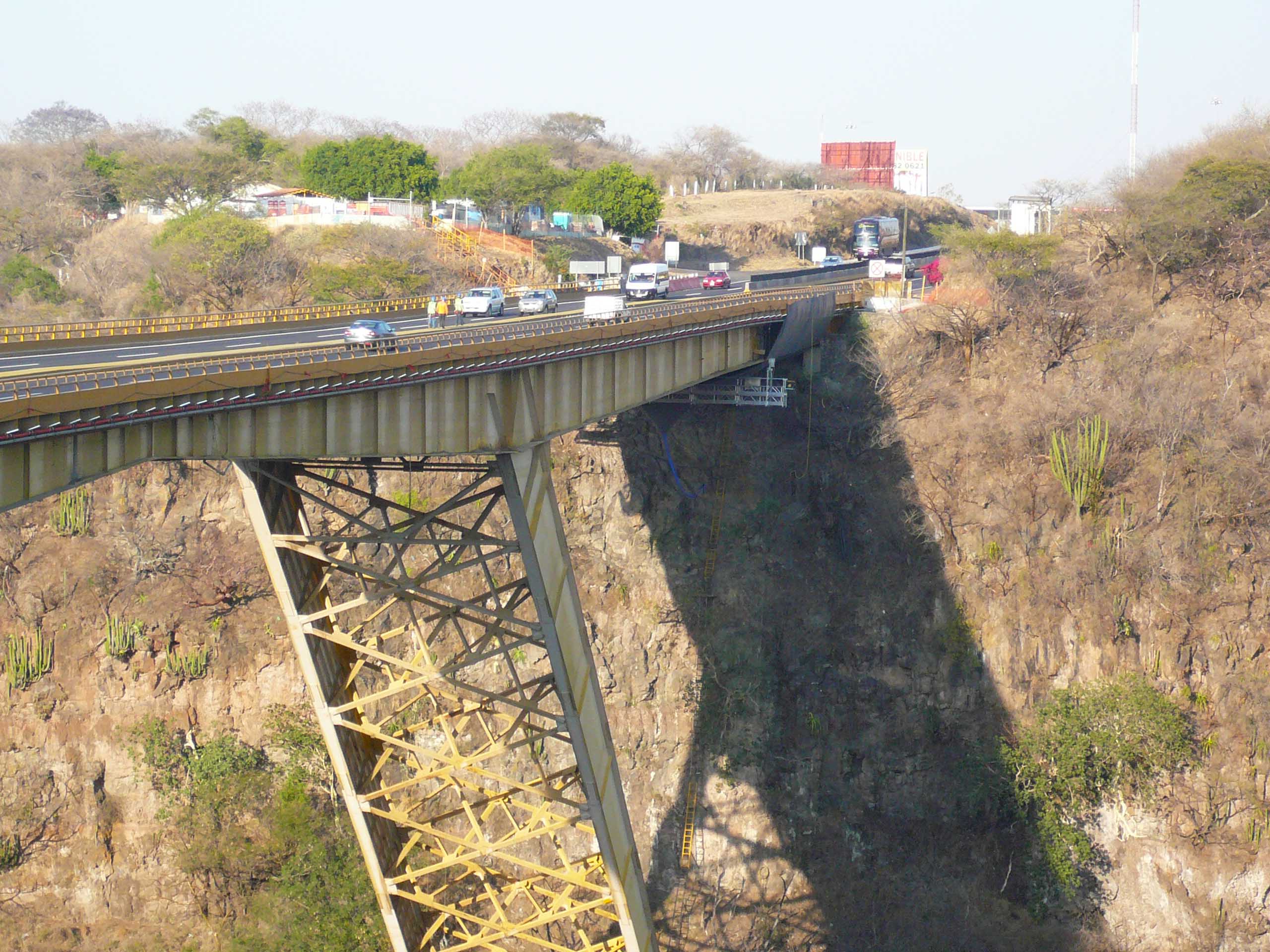 Plataforma colgante mantenimiento puentes | Equipos accesos en altura