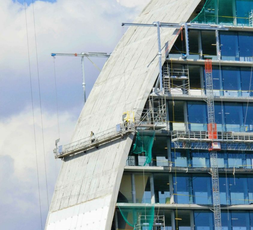 Andamio Colgante Especial para Edificio de Diseño en Curva