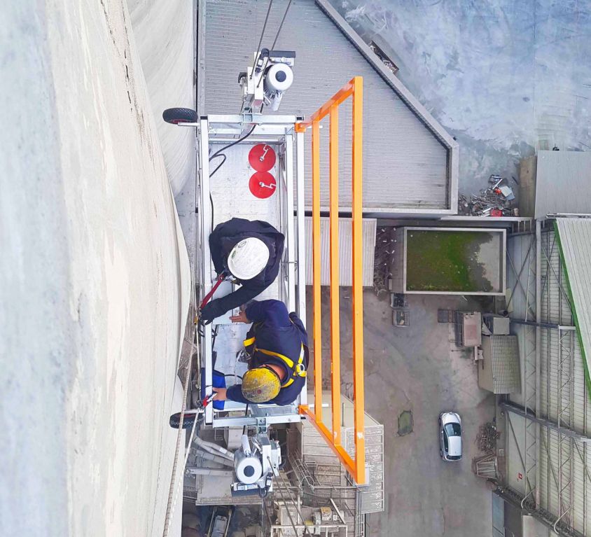 KOMPLET suspended platform for external silo maintenance