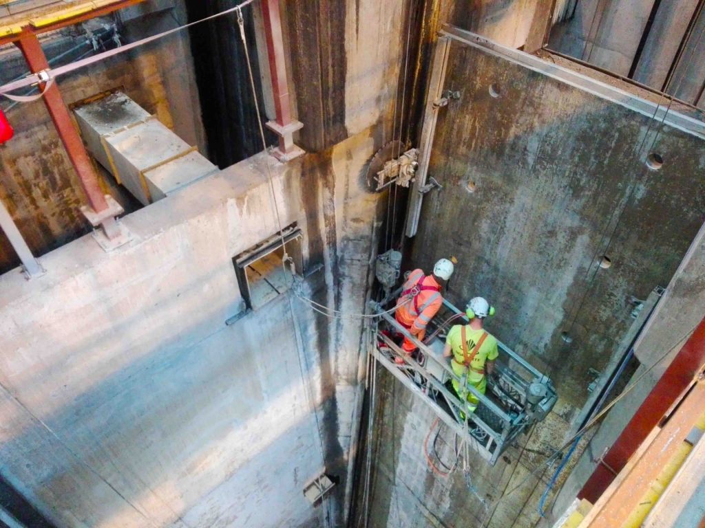 Accesus - Plataforma suspendida mantenimiento depuradora_2