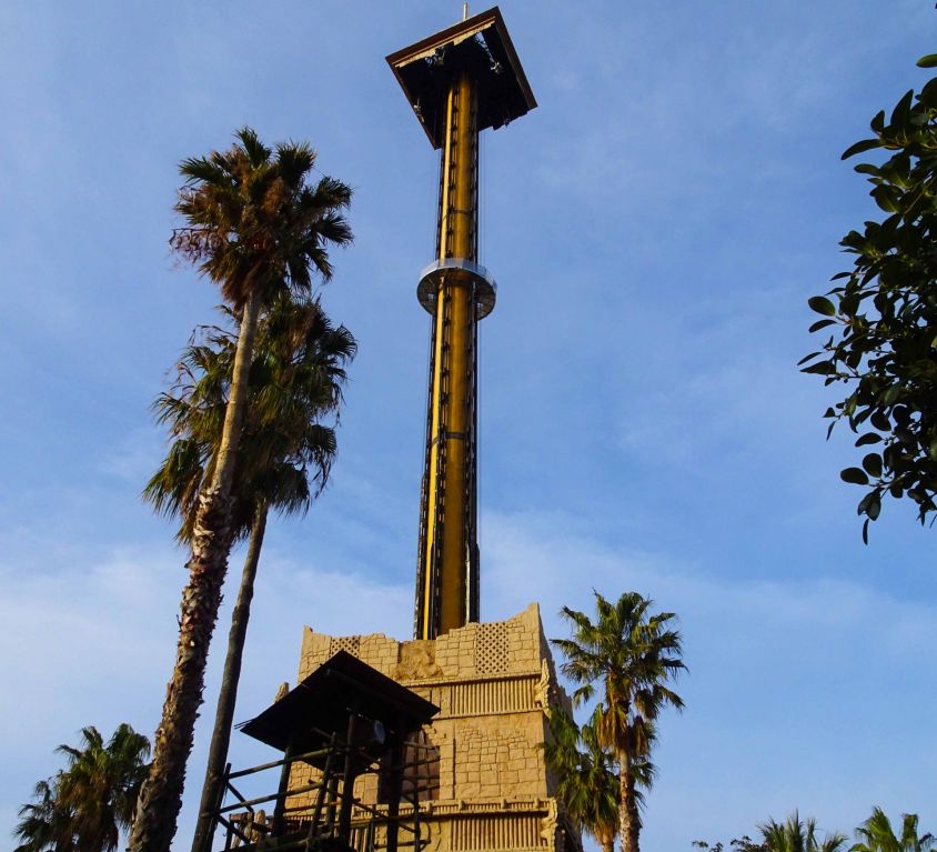 Circular suspended platform for Port Aventura theme park ride maintenance