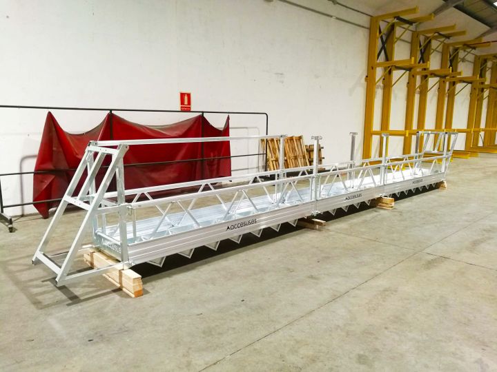 Plataforma colgante con inclinación para mantenimiento de techo de silo