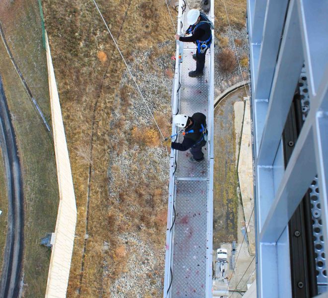 altura-plataforma-suspendida-mantenimiento-torre-solar_web