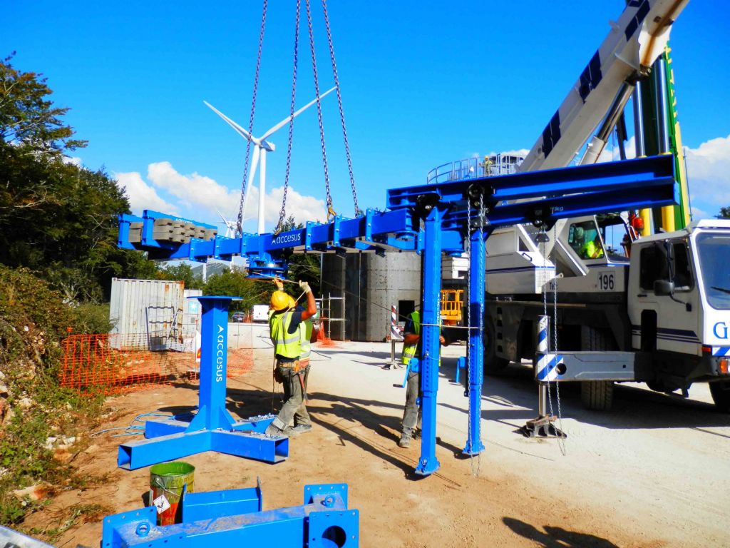 plataforma suspendida aerogenerador sistema trepa accesus web scaled