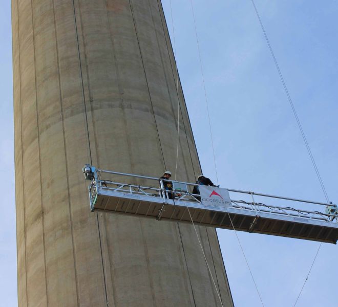 subiendo-andamio-colgante-torre-solar-accesus_web