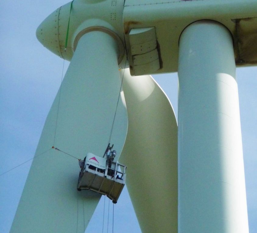 Modublade platform for GAMESA G-80 wind turbine blades maintenance