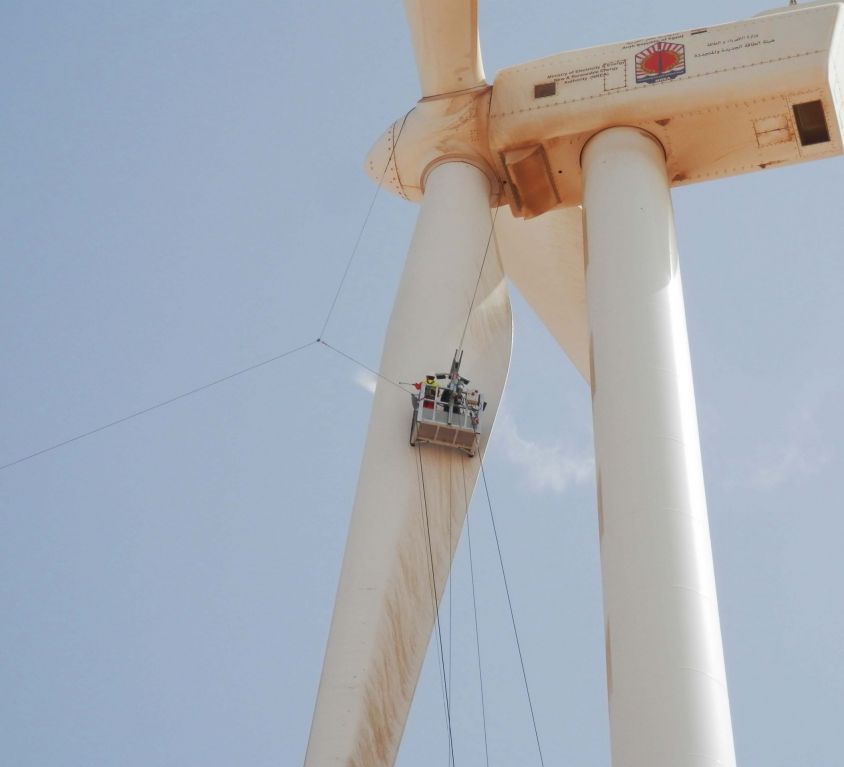 Maintenance de la plateforme de Modublade sur les pales de l’éolienne GAMESA G-80 – ÉGYPTE