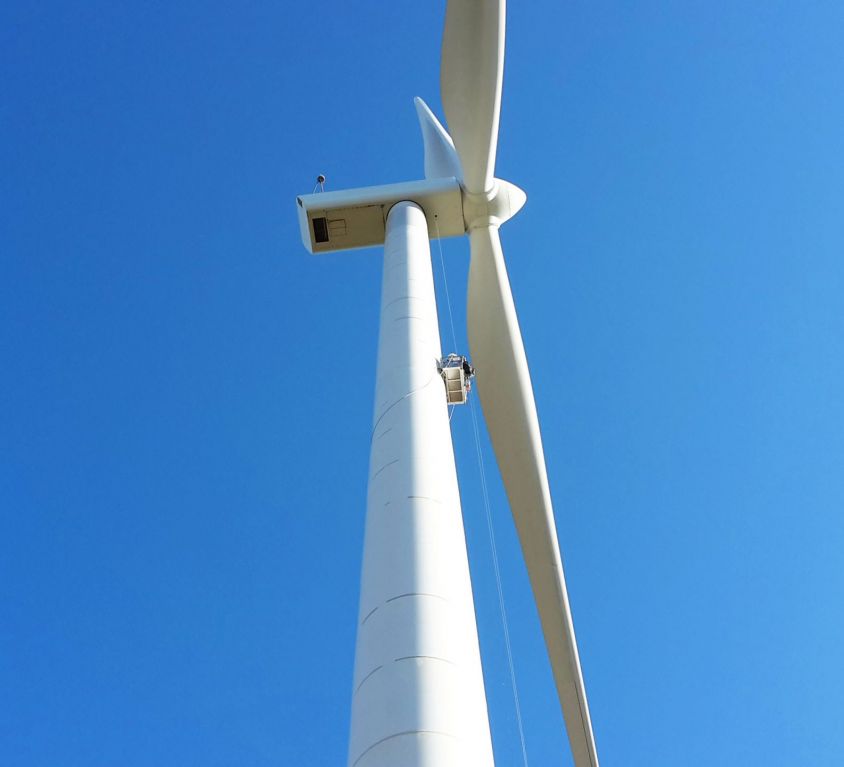 Modublade platform for VESTAS V-90 wind turbine tower maintenance – FRANCE
