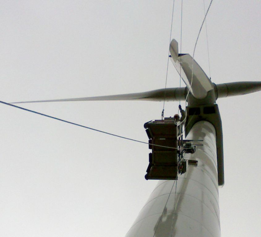 Modublade platform for MADE AE-46 wind turbine blades maintenance