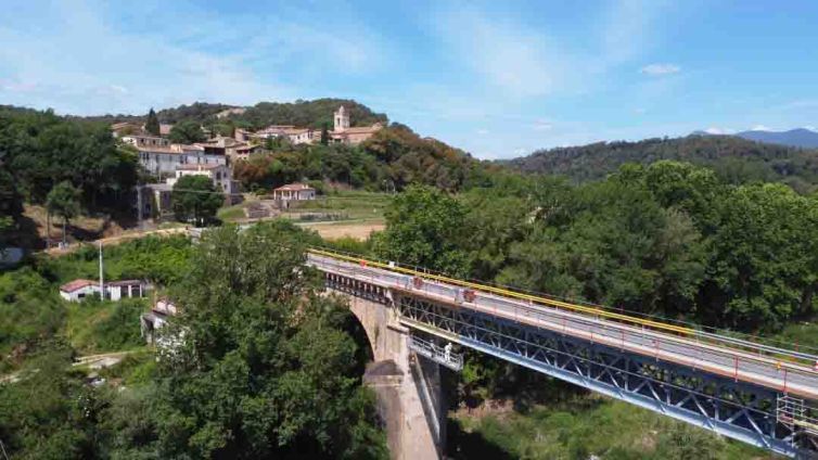 Andamio Colgante KOMPLET para Trabajos de Pintura en Puente Sobre Río