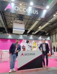 Manuel Manzano y Unai Rodríguez en el stand de Accesus de SICUR